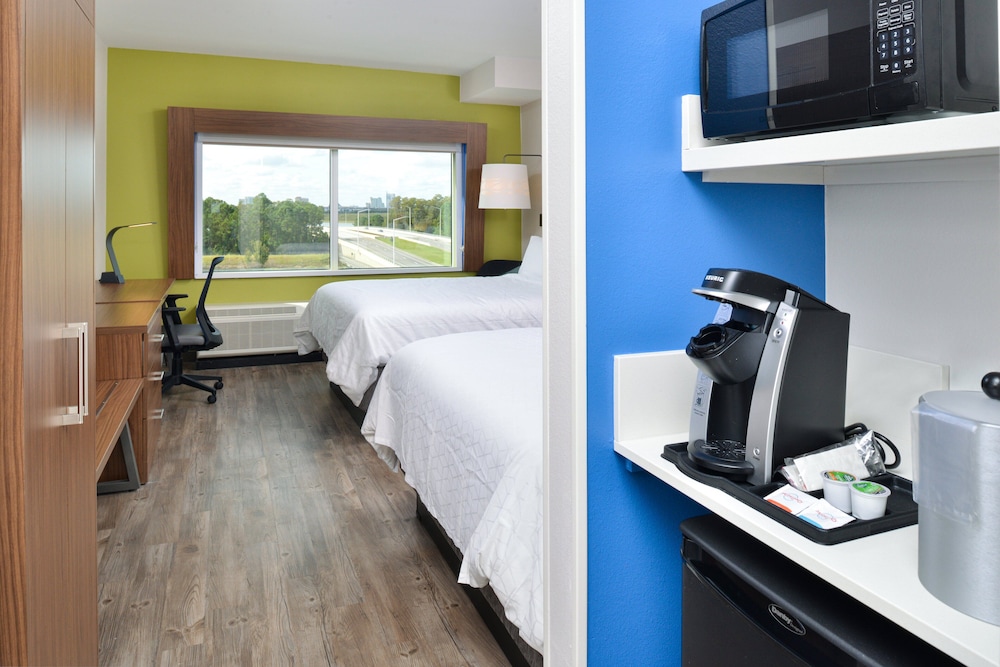HOLIDAY INN EXPRESS ORLANDO SOUTH PARK 26/61