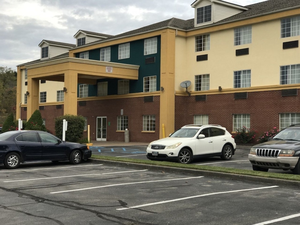 Days Inn by Wyndham Norton 4/25