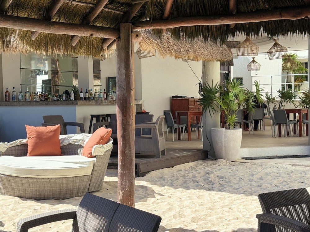 Luciana Hotel & Beach Club by Kavia 58/76