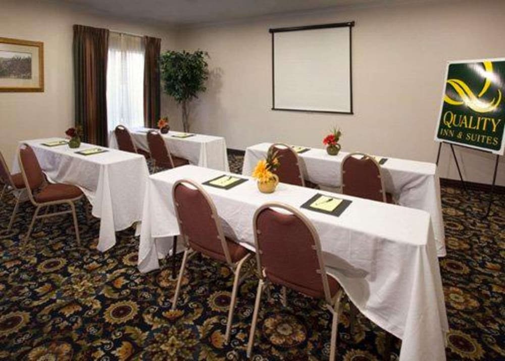 Quality Inn and Suites Near University 35/39