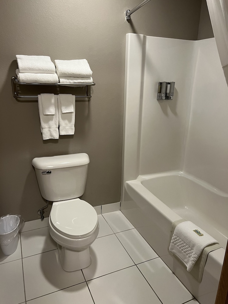 Okoboji Inn And Suites 11/52