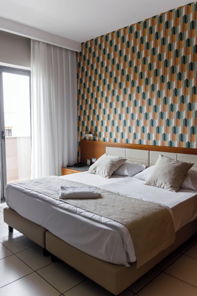Standard, Twin Beds, Private Bathroom