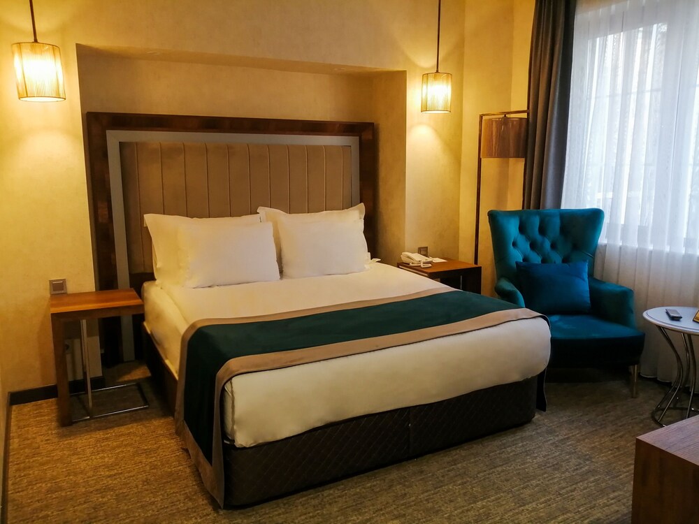 The Life Hotel & Spa 11/71