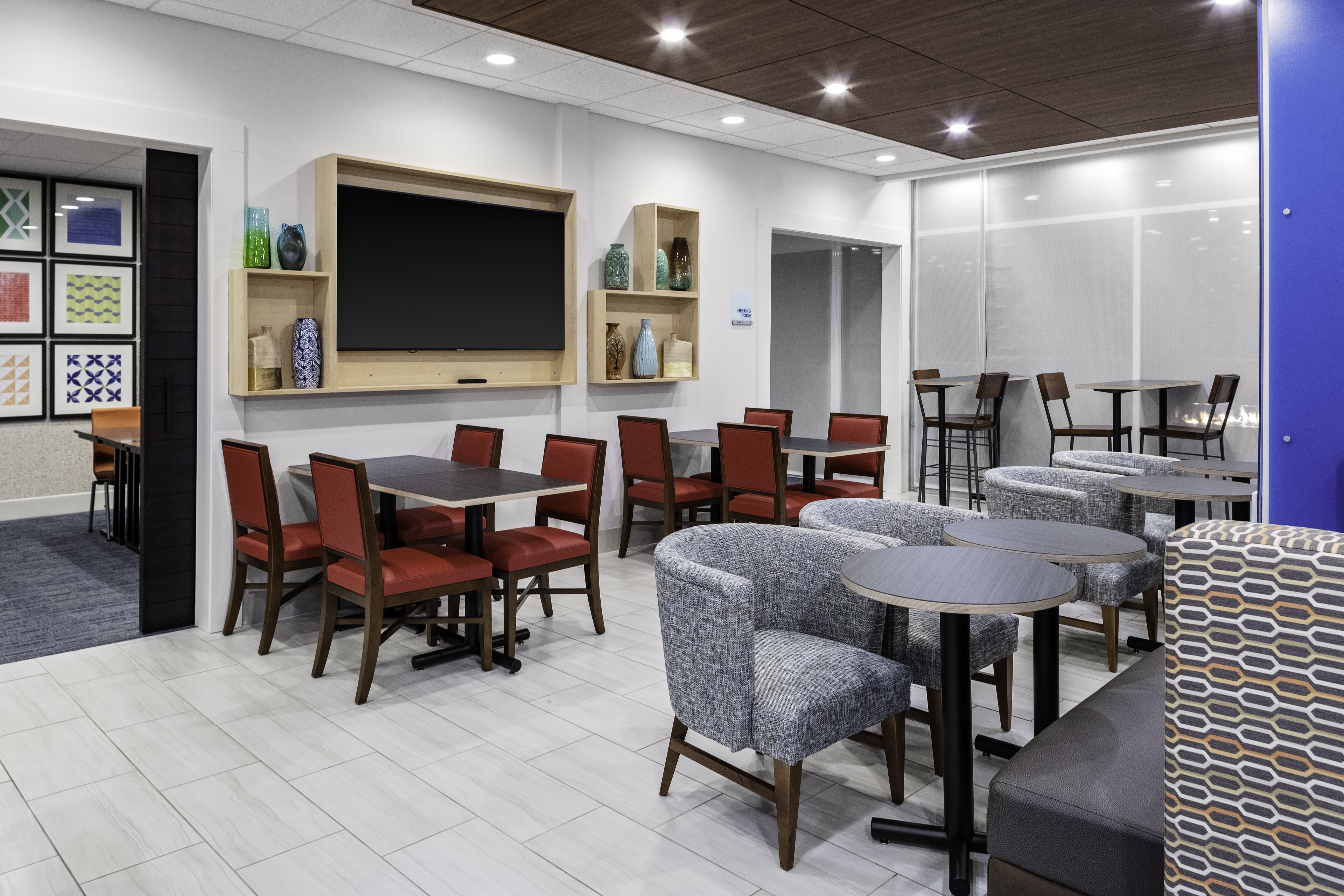 Holiday Inn Express And Suites Wilmington West - Medical Park 40/60