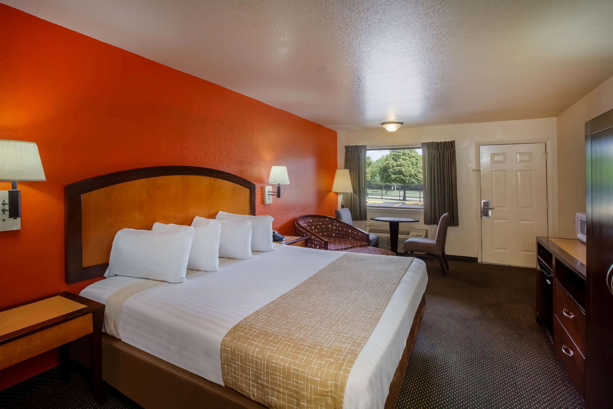 ROOM, KING BED, SMOKING