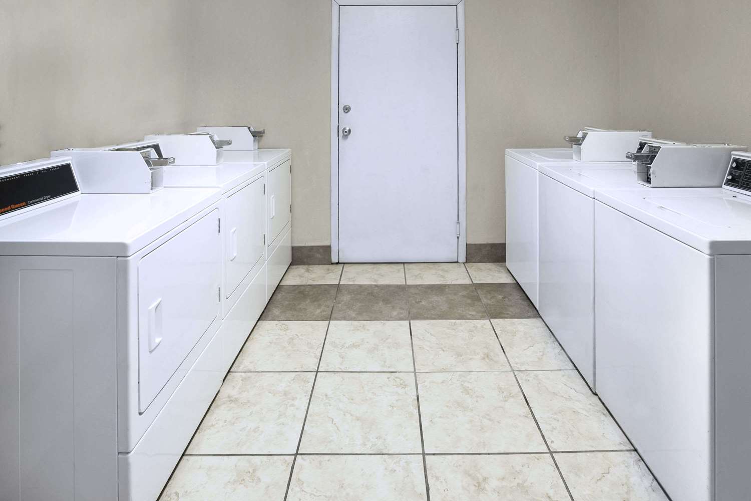 Days Inn by Wyndham Columbus-North Fort Moore 8/25