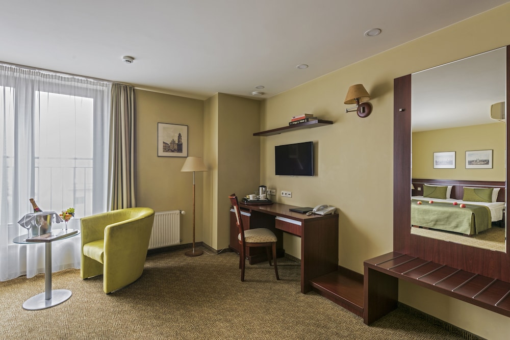 Congress Hotel 25/49