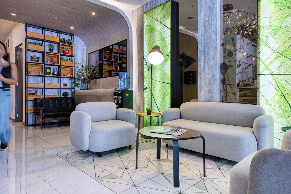 CHAMPION HOTEL CITY 32/50