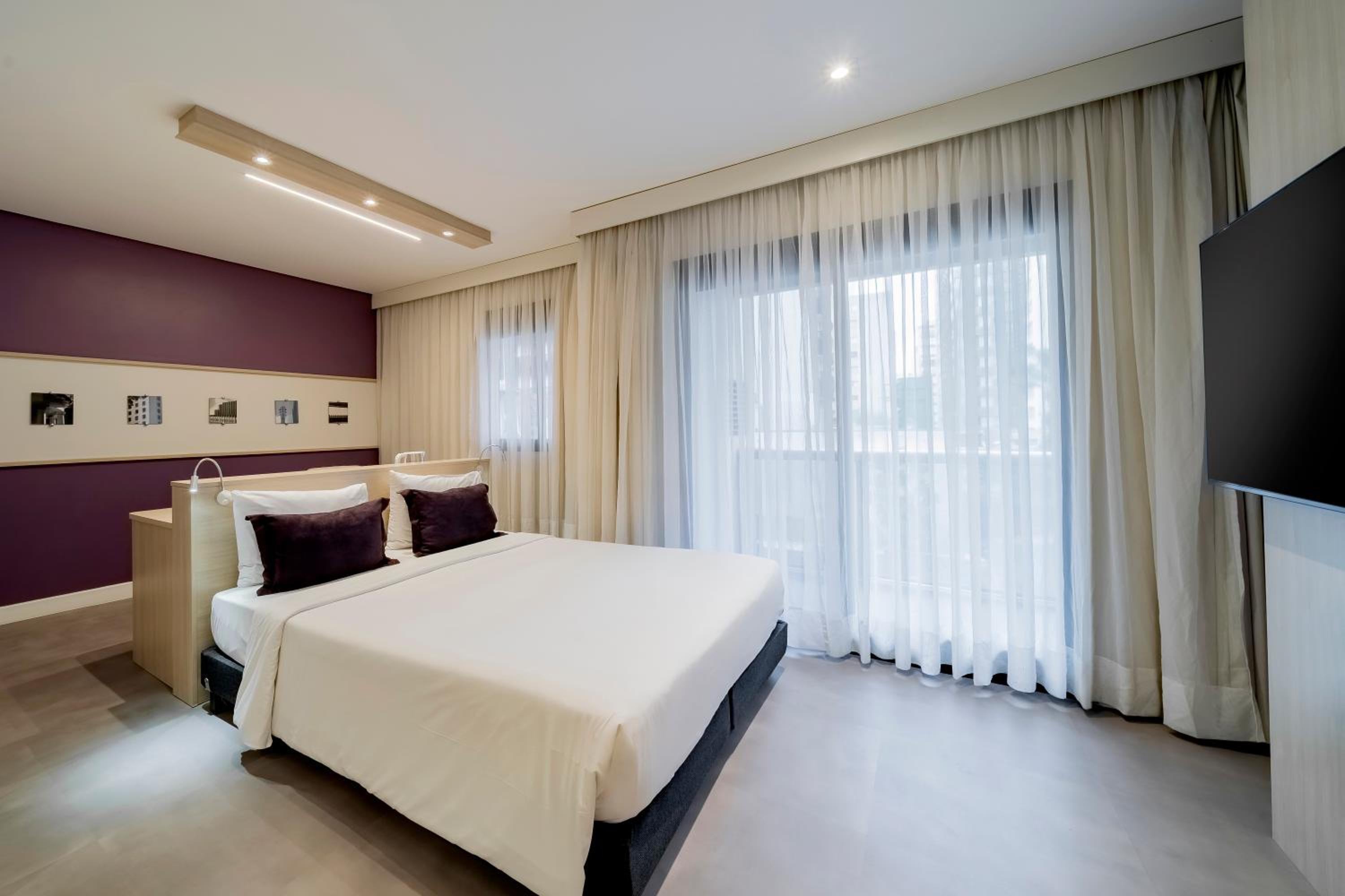 Superior, Queen Bed, Accessible