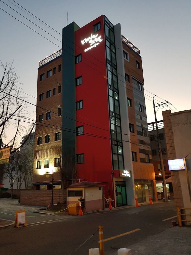 Midtown Hostel 3/50