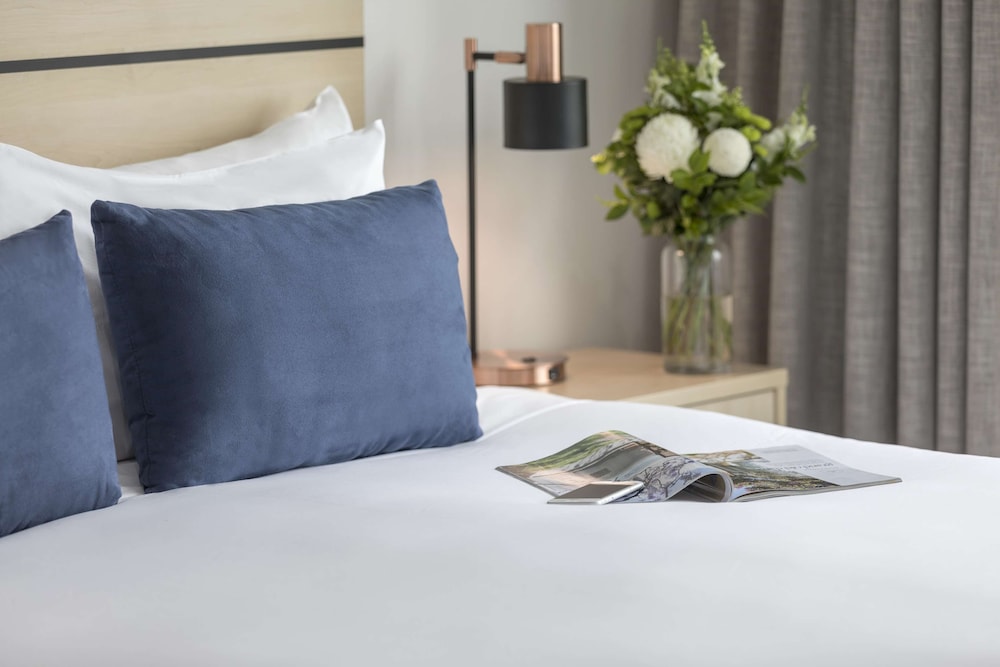 Oaks Embassy Adelaide Suites 18/64