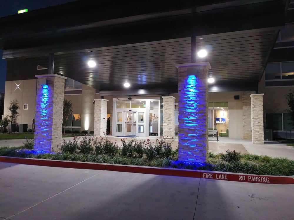 Holiday Inn Express and Suites Dallas Northeast Arboretum, an IHG Hotel 3/49