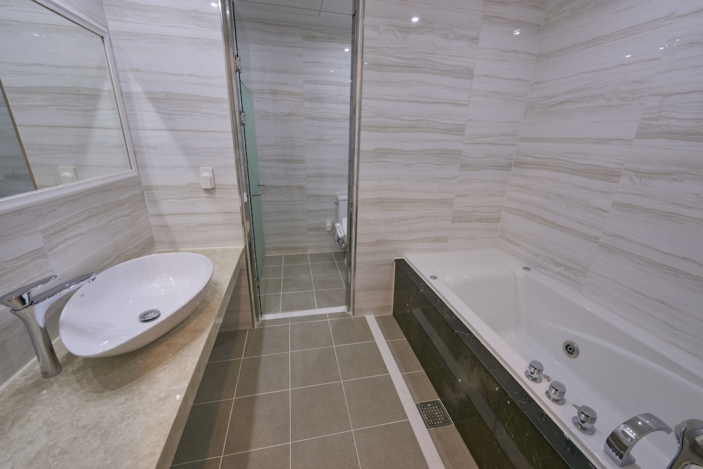 Dubai Hotel Gwangju 42/44
