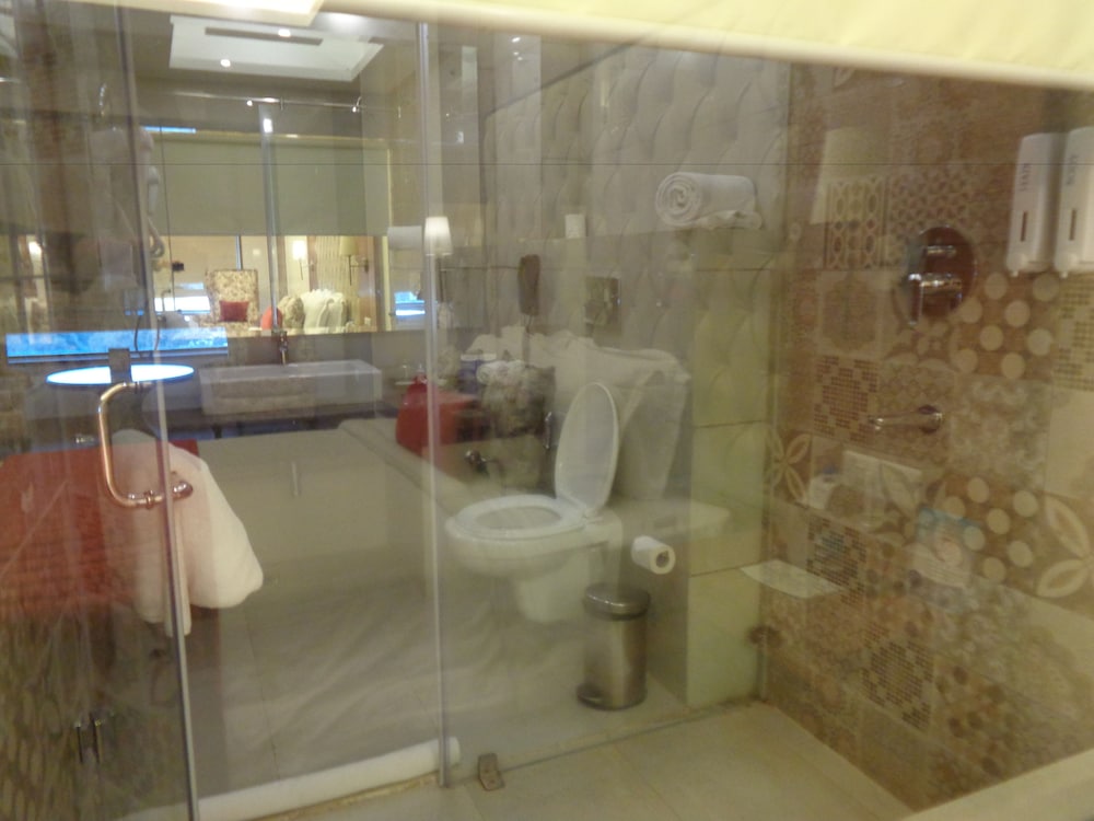 Rs Sarovar Portico 58/59