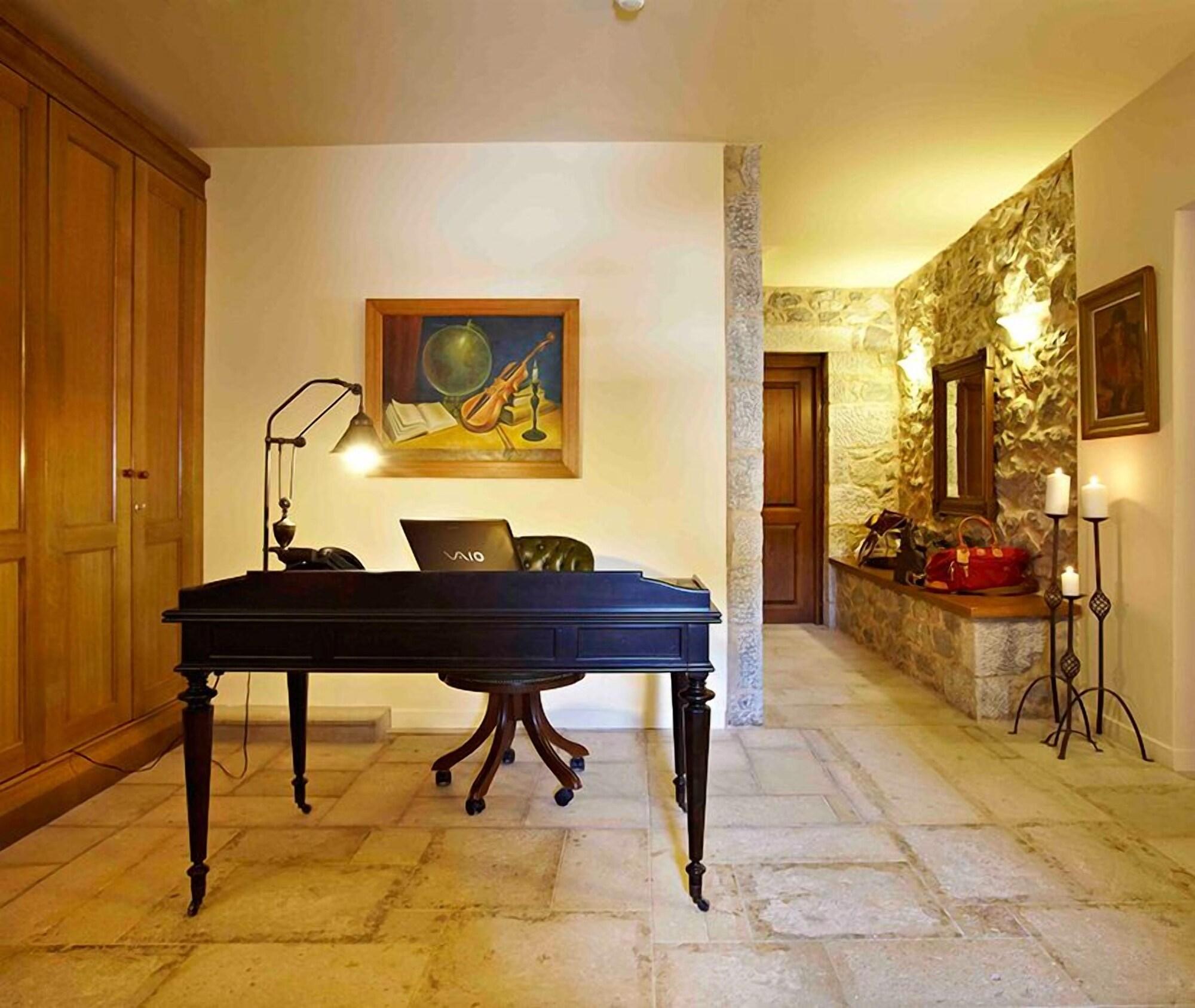 Petritis Guest House 2/28