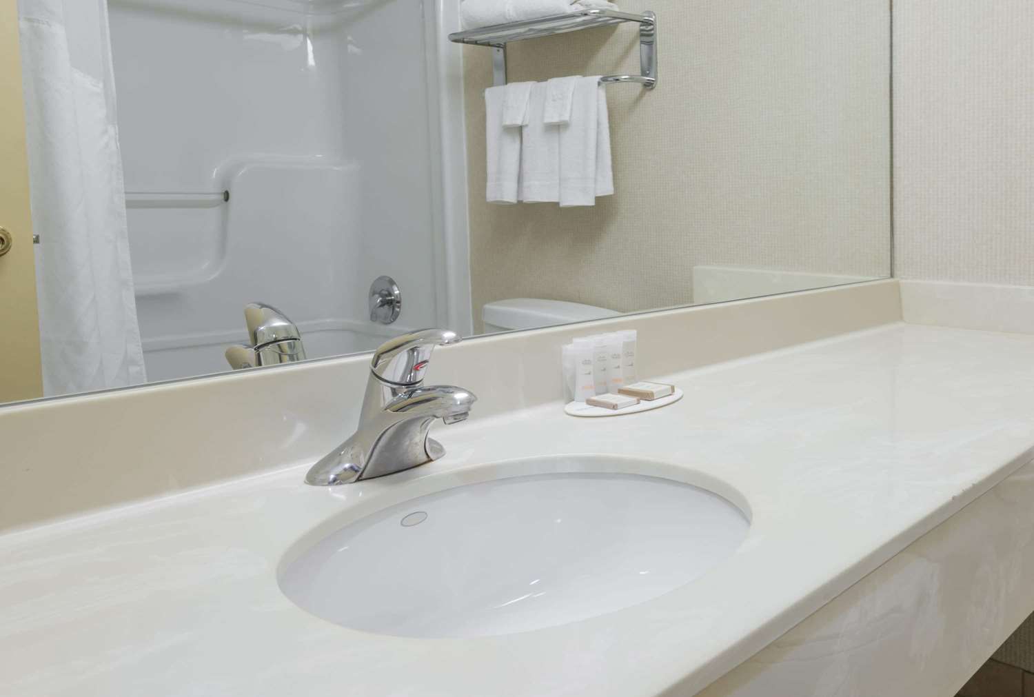 Howard Johnson by Wyndham Toronto Downtown West 18/18