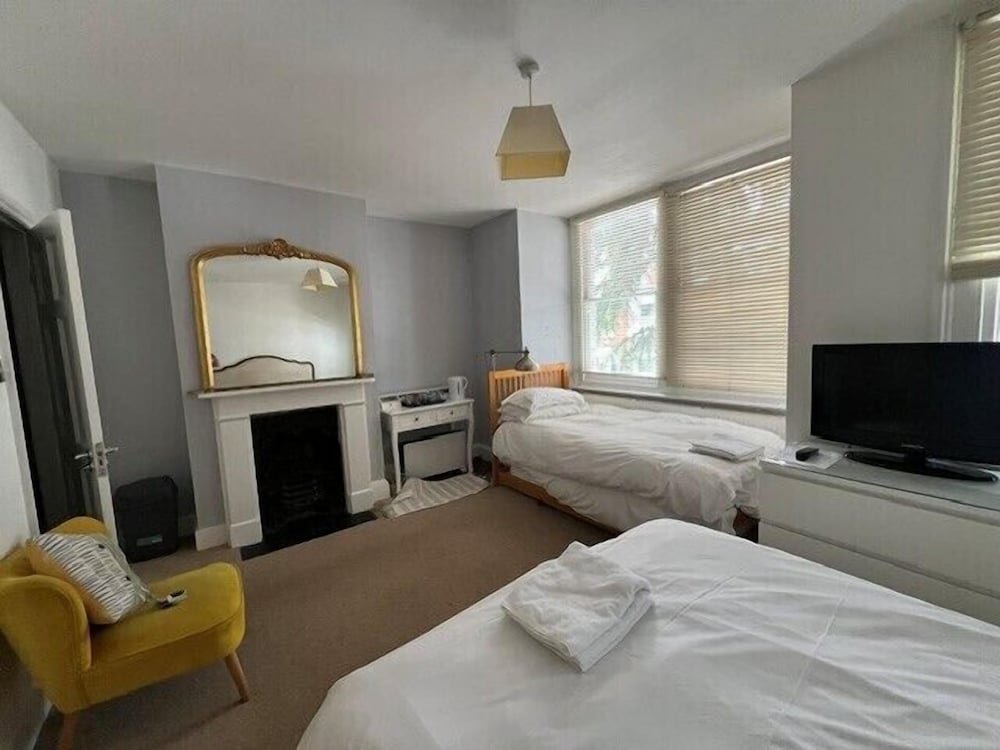 Kew Rooms 9/49
