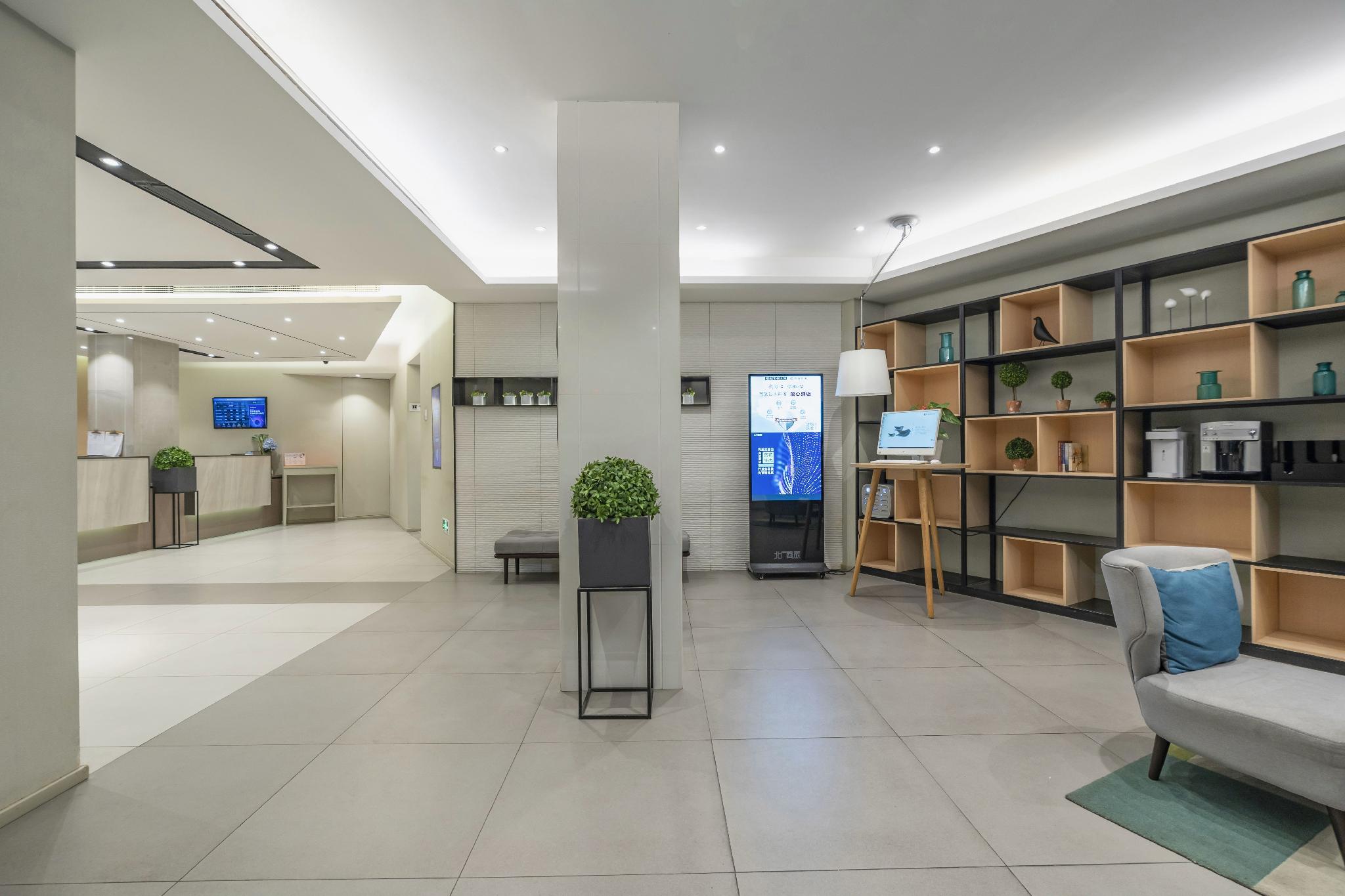 Home Inn Selected (South Square of Shanghai Railway Station) 30/63