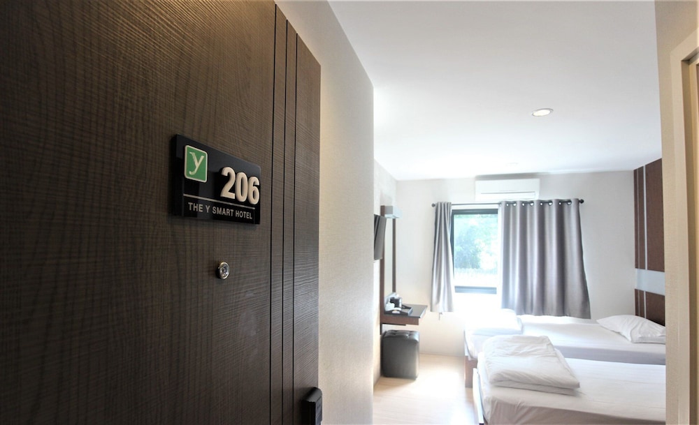 The Y Smart Hotel 12/28