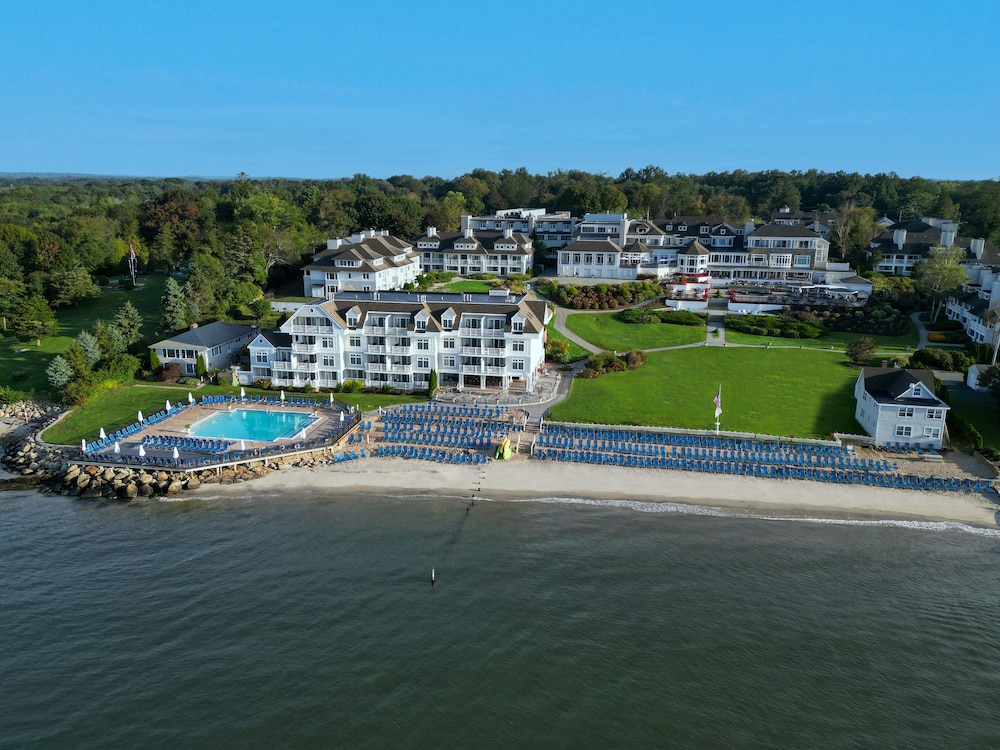 Waters Edge Resort Spa 2/50