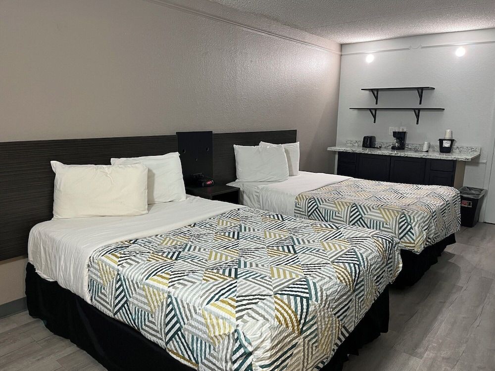 Studio6 Phoenix, AZ - Midtown 5/25