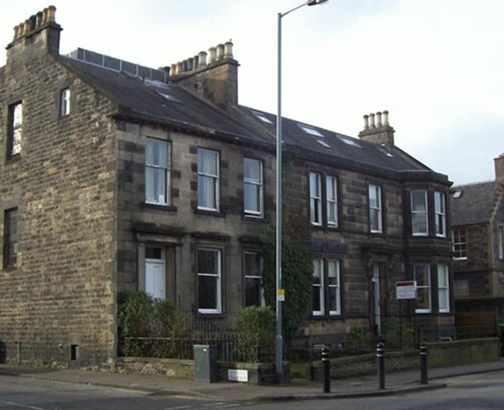 Edinburgh House Hotel 4/50
