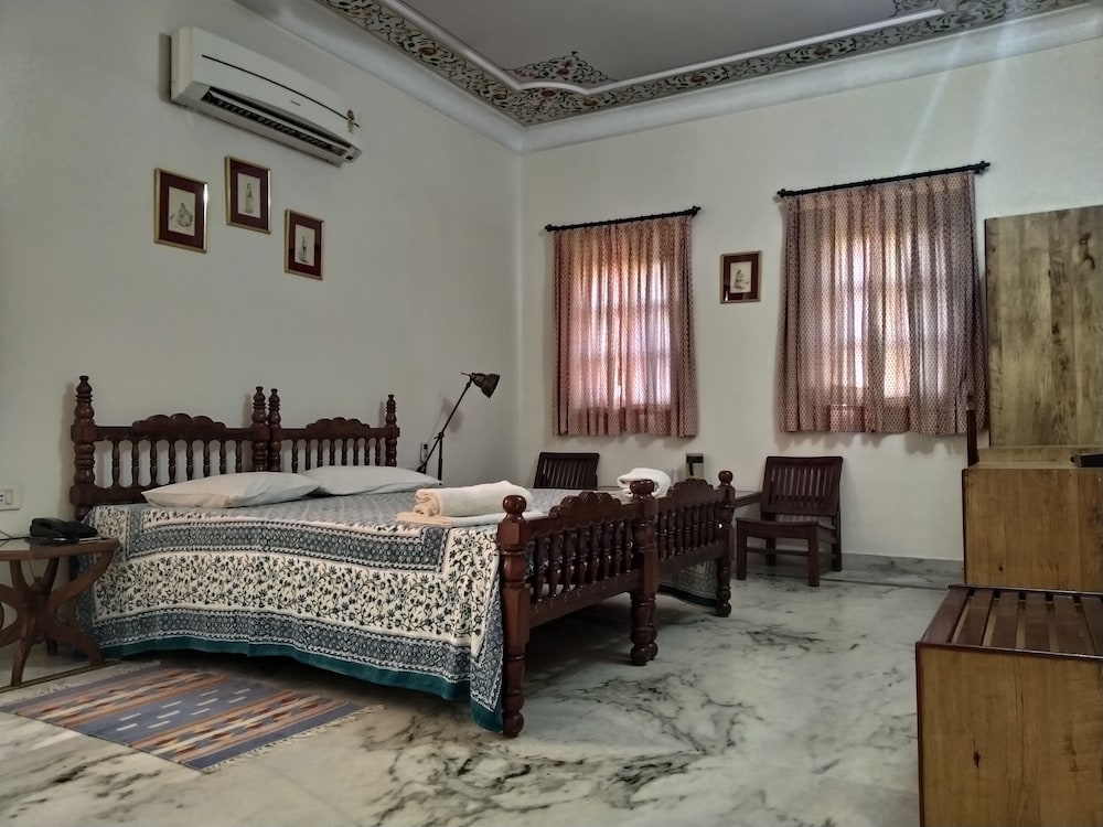 Anuraag Villa 42/65