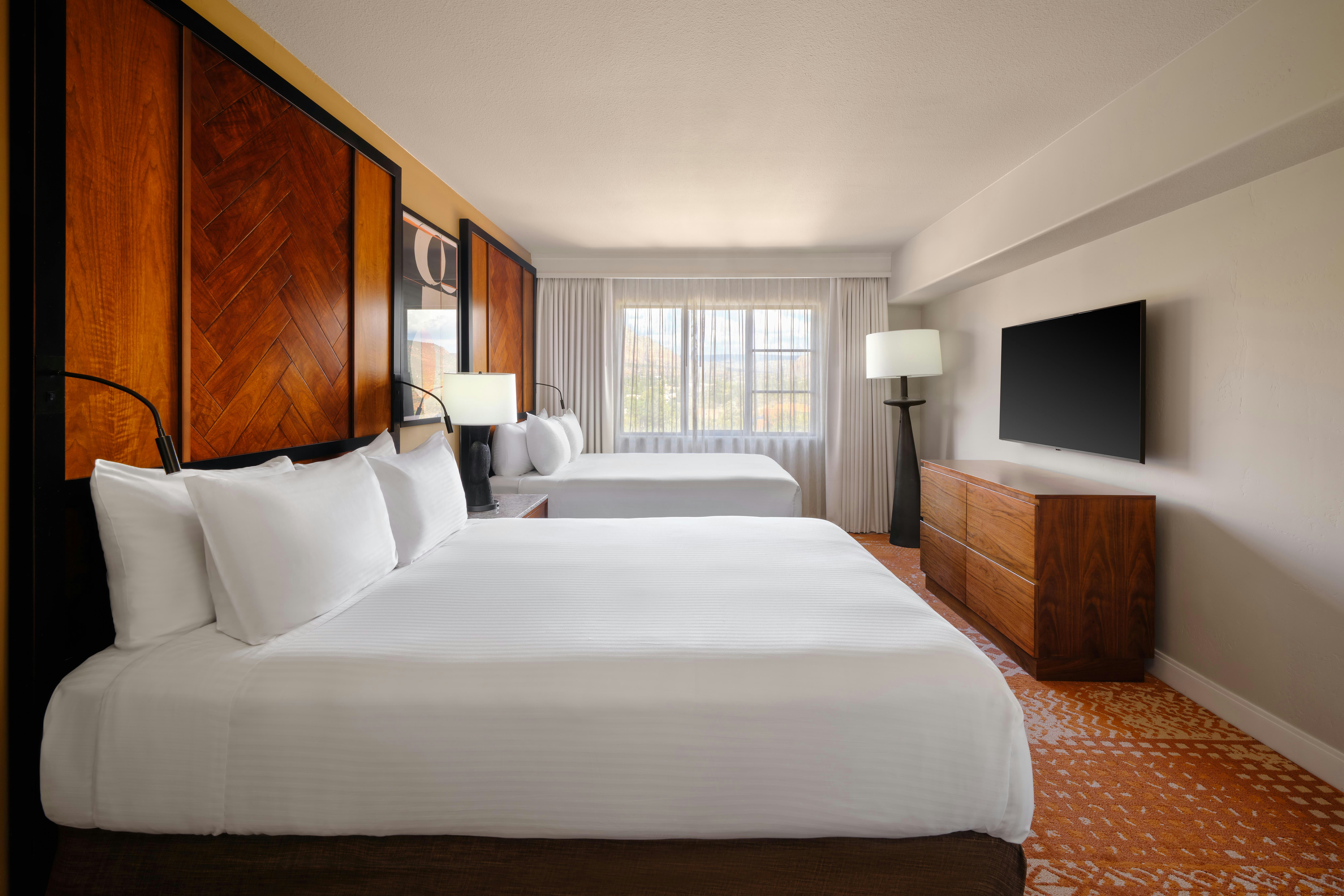 SUITE, 2 QUEEN BEDS, MOUNTAIN VIEW