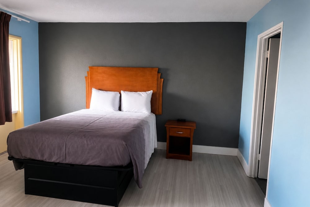 Blue Way Inn Suites Wichita East 11/37