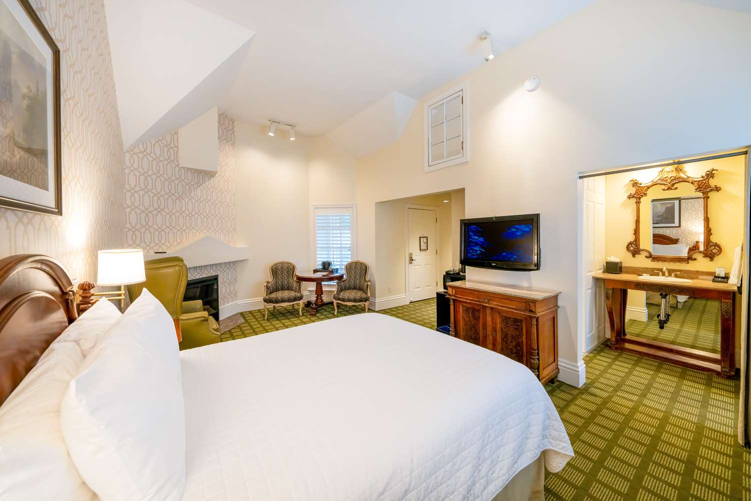 Room, Queen Bed, Jetted Tub
