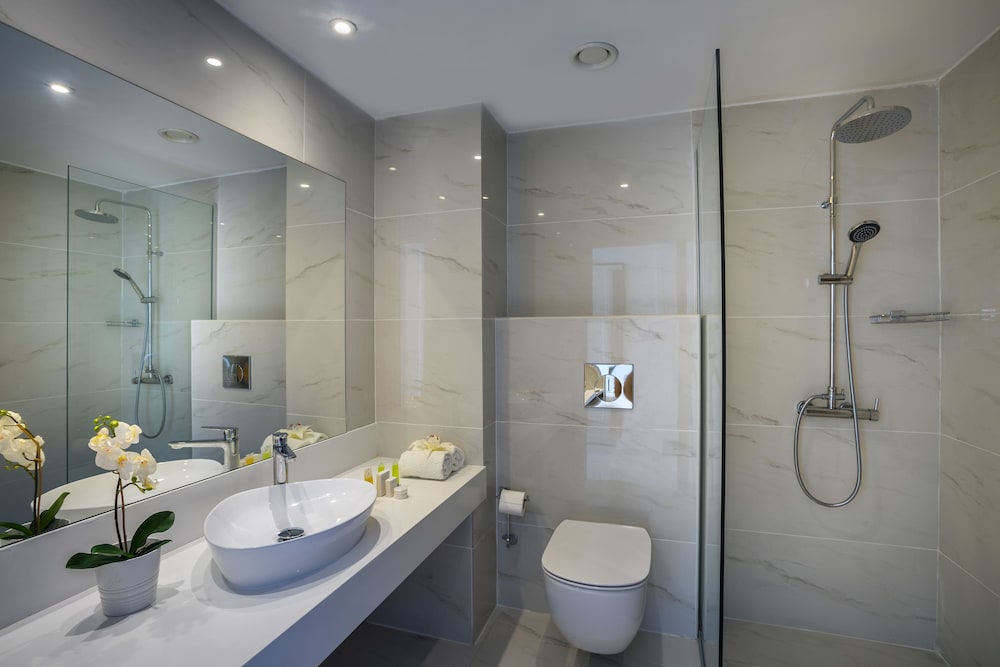 Silver Sands Beach Hotel 48/50