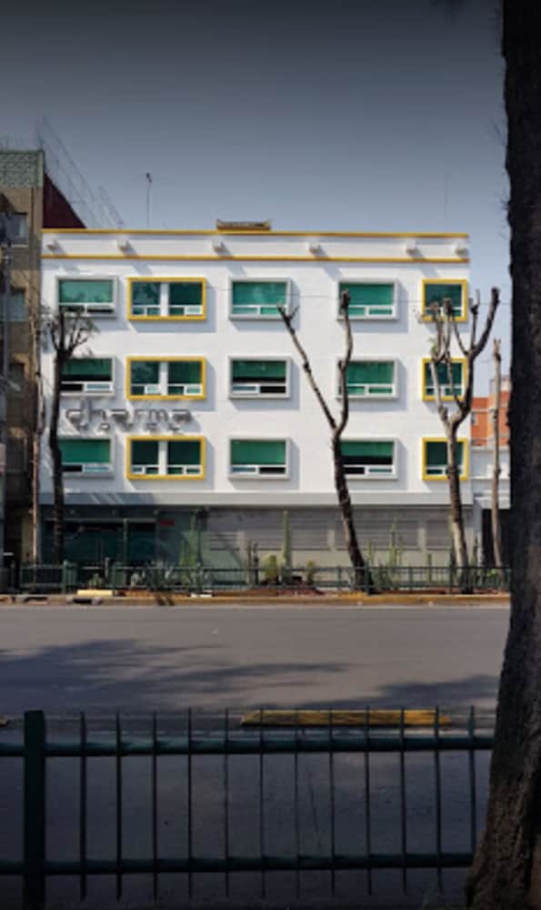 Hotel Dharma 3/35