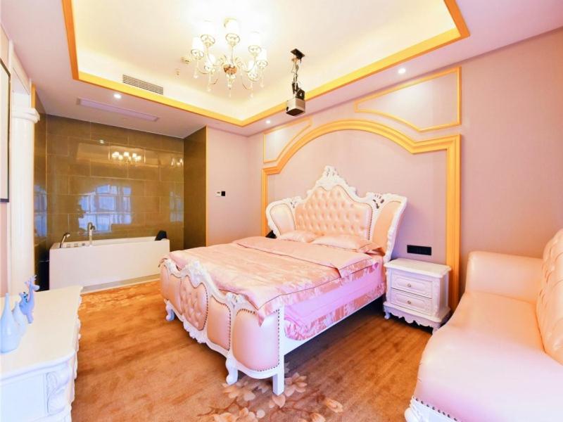 VX Wuxi Jiangyin High-tech Zone Panlongshan Park Hotel 6/18