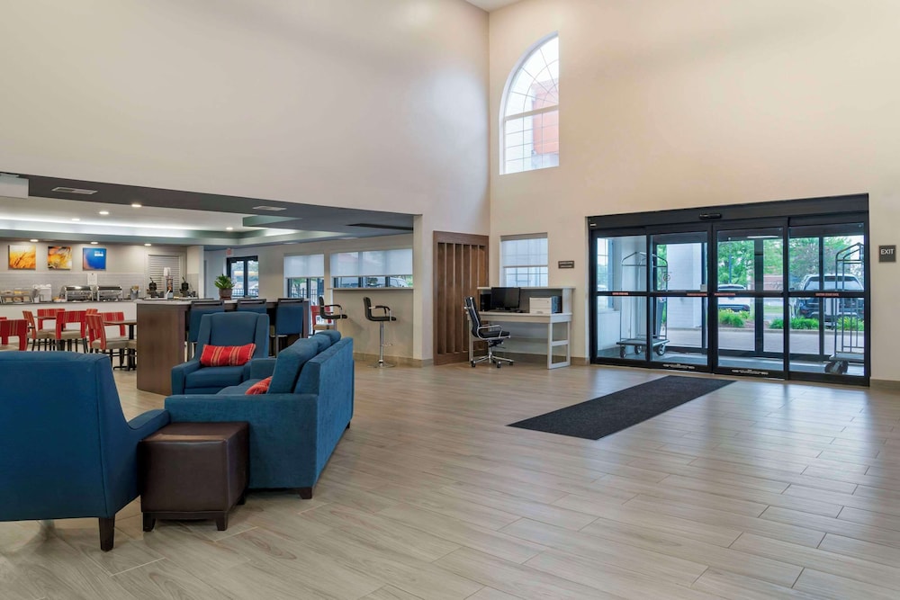 Comfort Suites Elgin Northwest 30/48