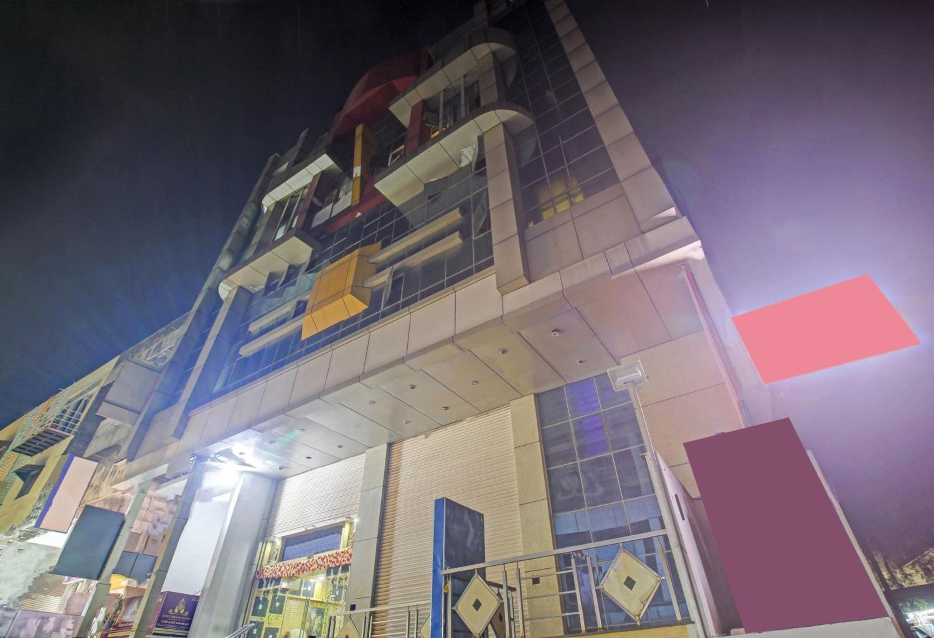 Collection O Hotel Regal Near ISKON TEMPLE , ABIDS 2/55