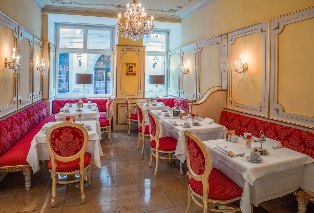 Schlosshotel Romischer Kaiser 27/32