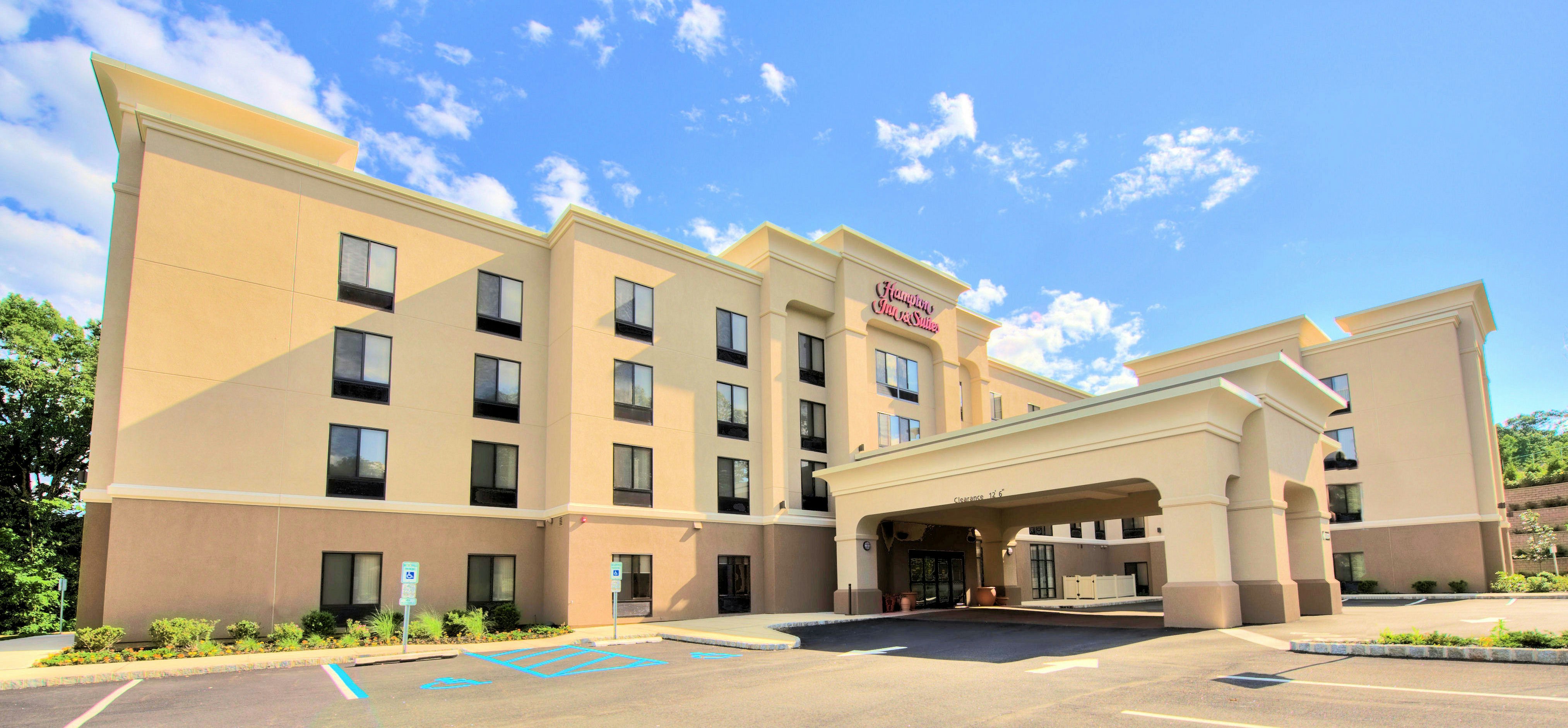 Hampton Inn & Suites Parsippany/North 6/55