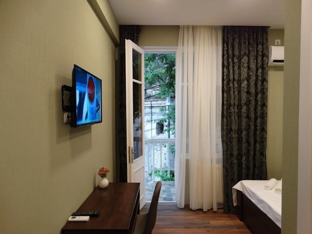 Hotel Iveria 49/50