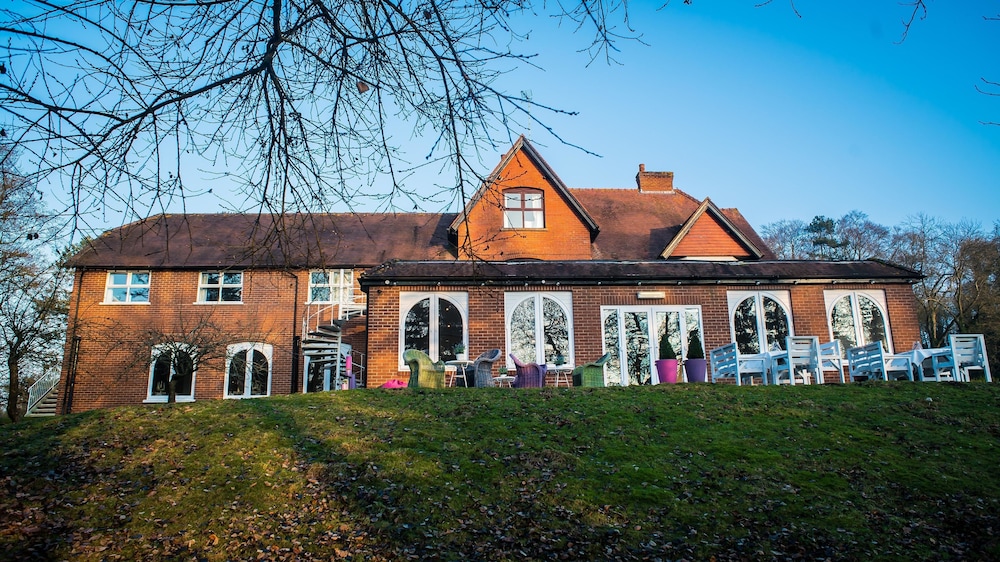 Gray Manor Hotel 44/48