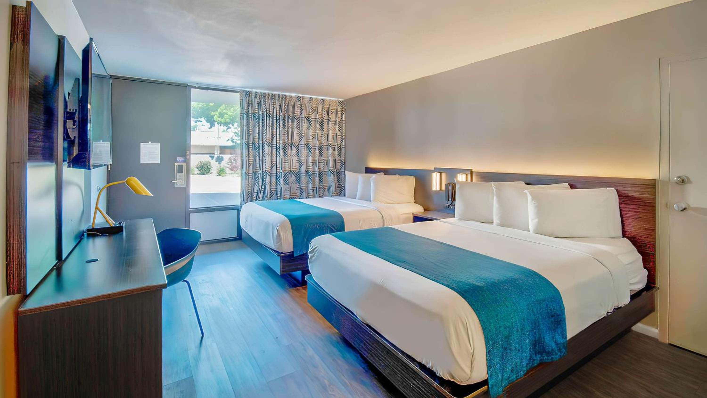 2 Queen Beds - Non-Smoking