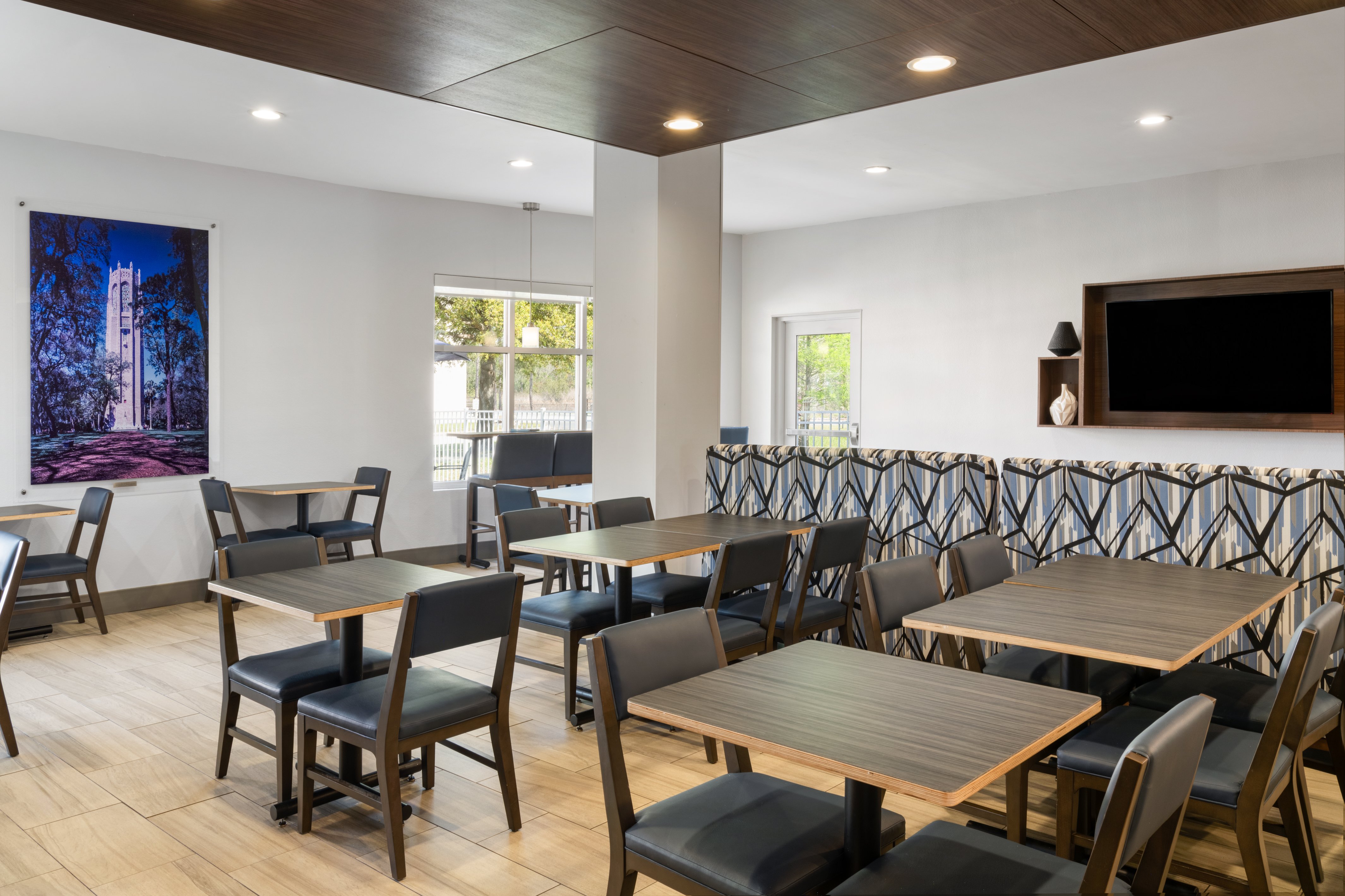 Holiday Inn Express Lake Wales N-Winter Haven 58/71