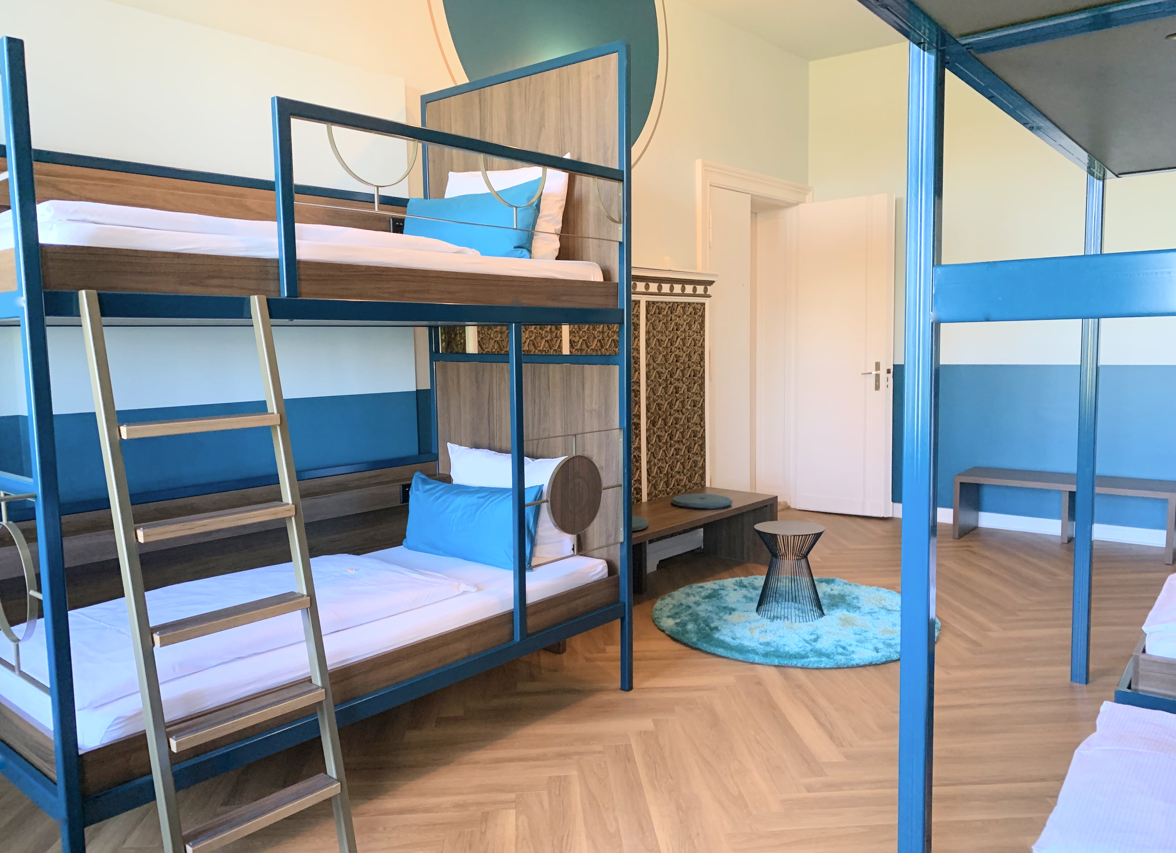 MIXED DORM, 8 PEOPLE