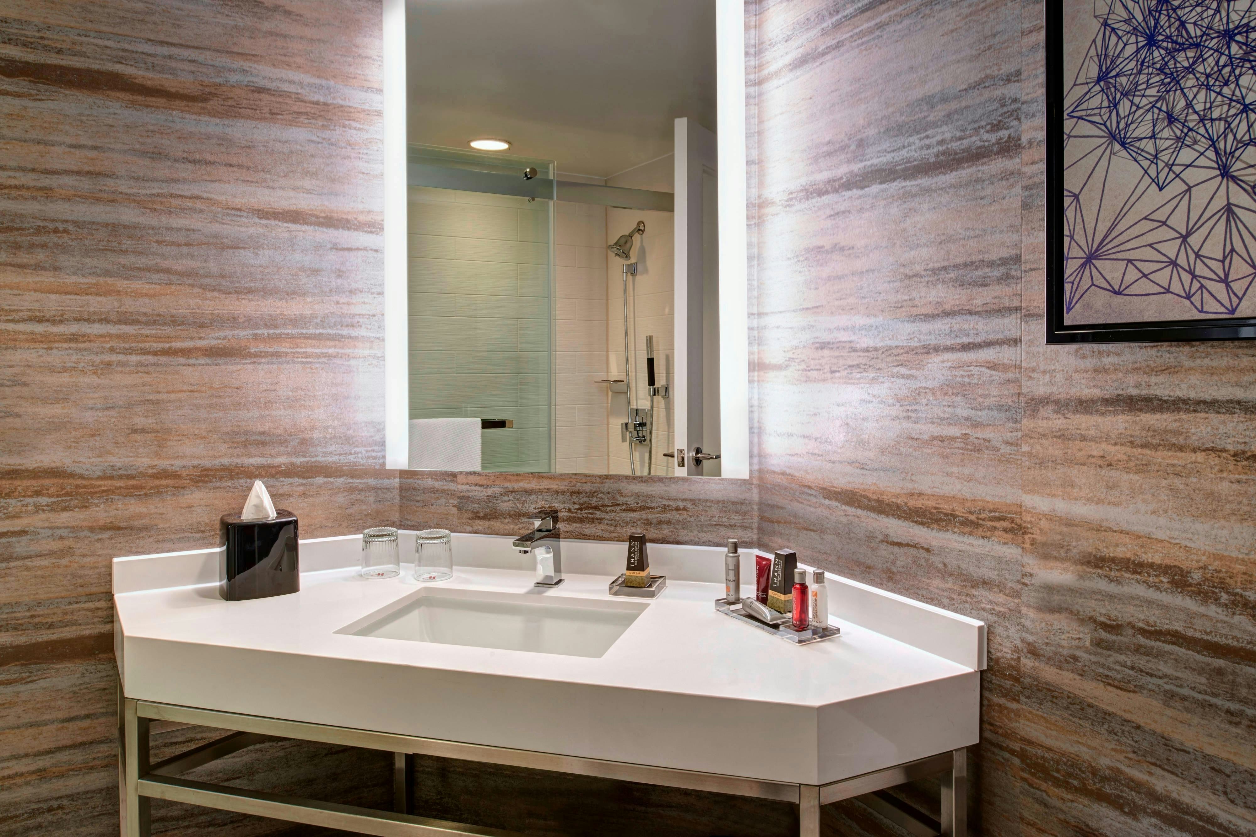 غرفة، Auburn Hills Marriott Pontiac 2/2