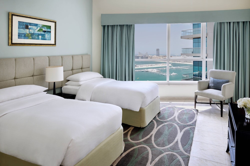 Dubai Marriott Harbour Hotel Suites 13/32