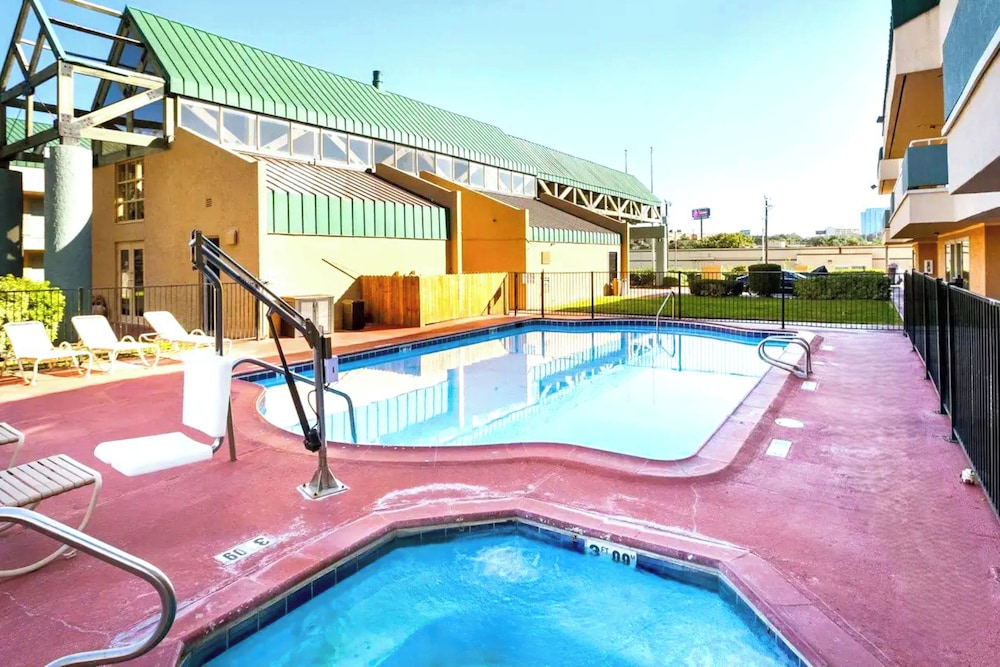 Homegate Studios & Suites San Antonio Medical Center I-10 25/49