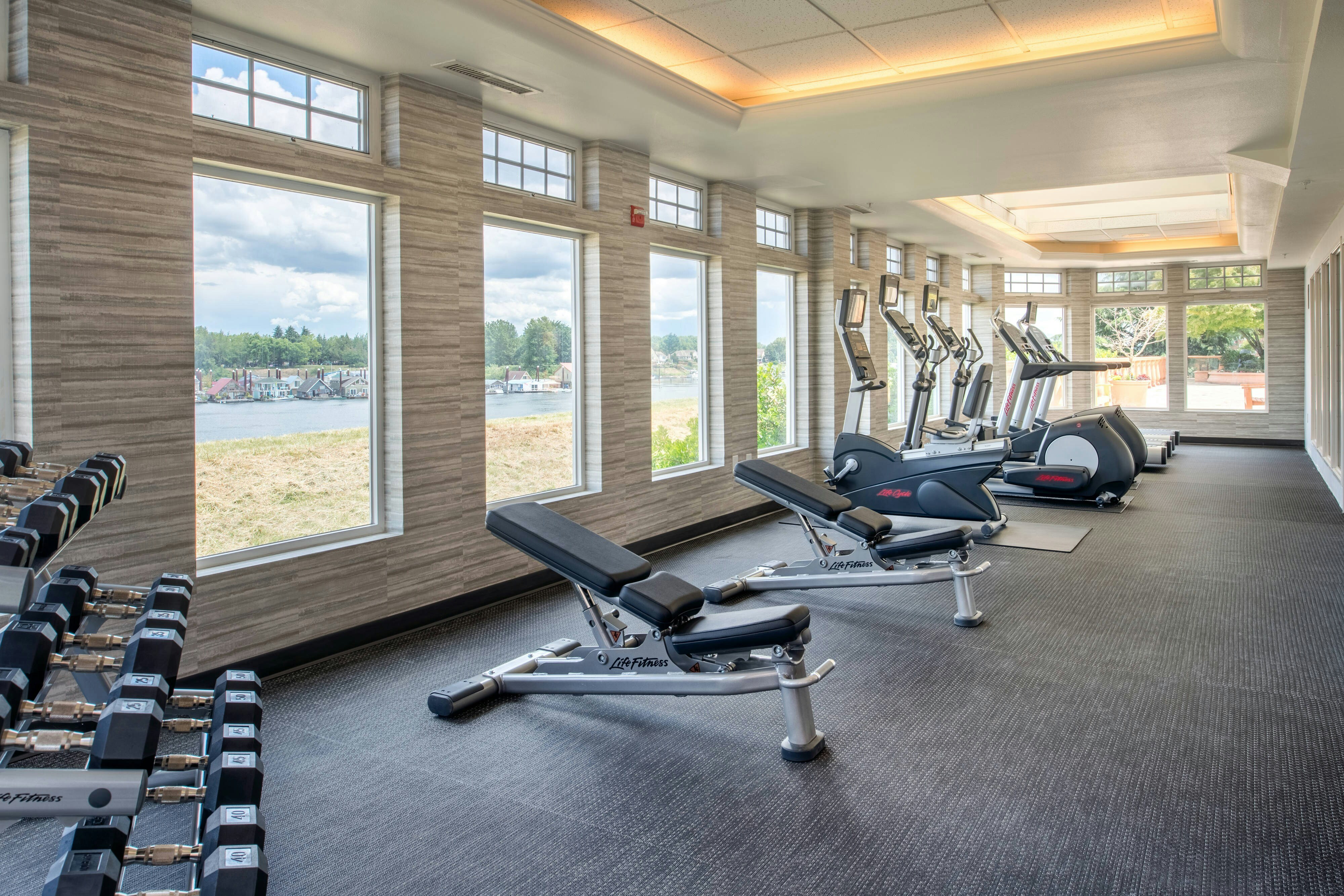 Courtyard By Marriott Portland North 3/17