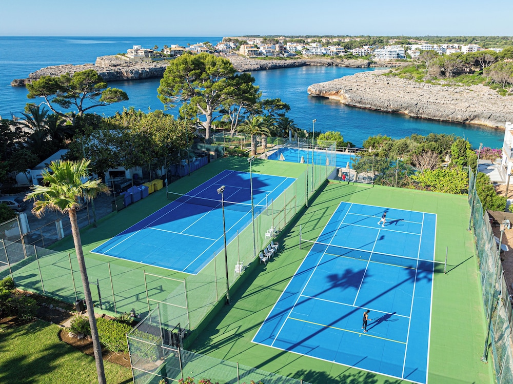 JS Cape Colom - Adults Only 25/45