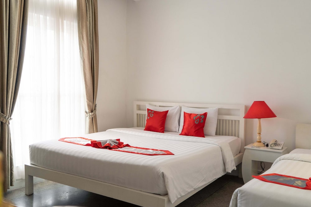 STANDARD, QUEEN BED