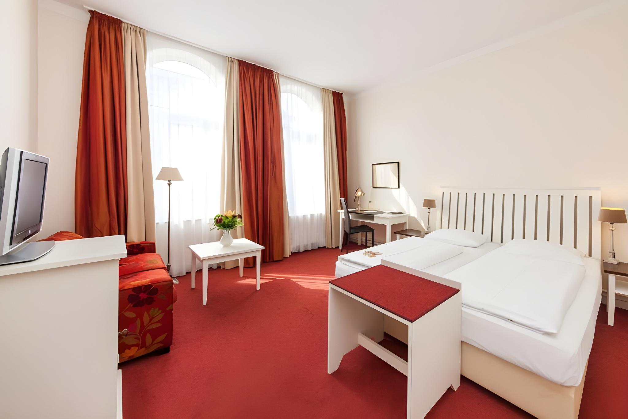 Comfort, Triple, Twin Beds, Sofa