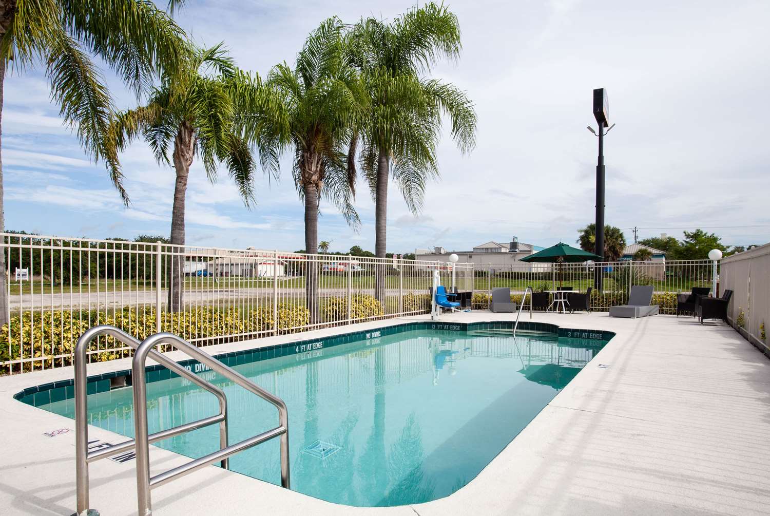 Howard Johnson By Wyndham Vero Beach/I-95 37/42
